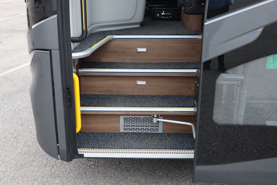 Higer V-14 tri-axle coach challenger is put through its paces